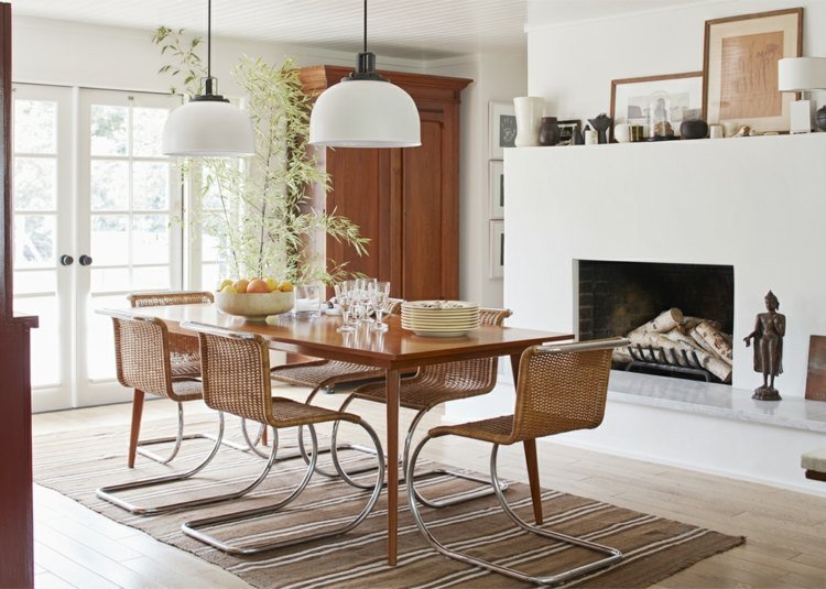 lantlig stil modern matsal inrättat träbord trästol lägenhet inredning idéer