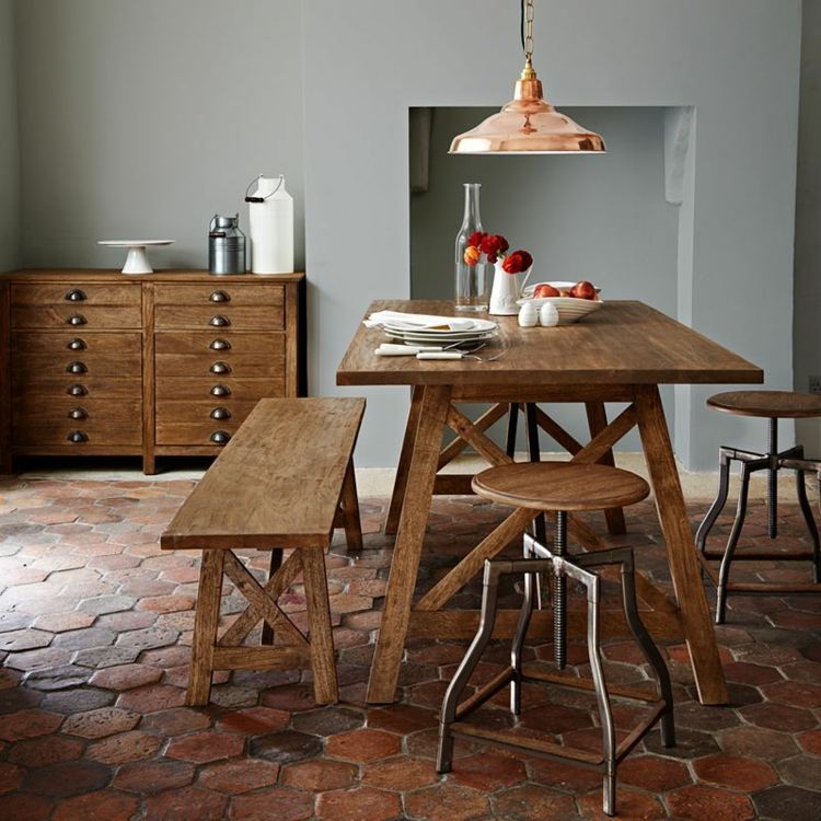 matsal lantlig stil rustik träbord bänk lägenhet möbler idéer