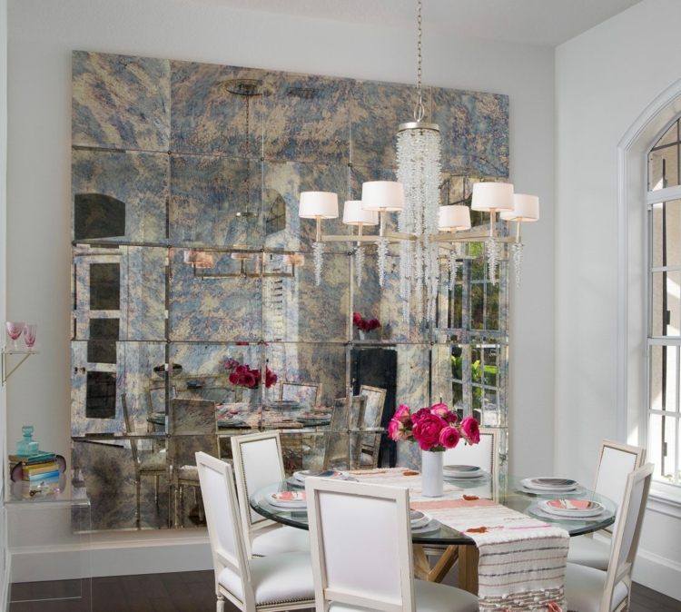 Designlägenhet med spegelplattor dekorera matsalsidéer vinatglas matbord