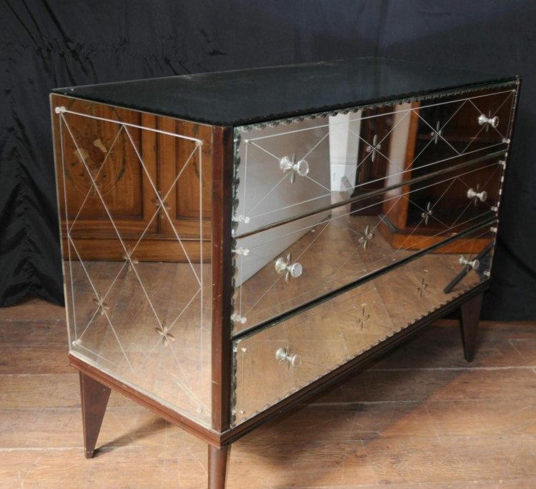 gamla möbler med spegelplattor gör vintage möbler trä byrå heminredning idéer