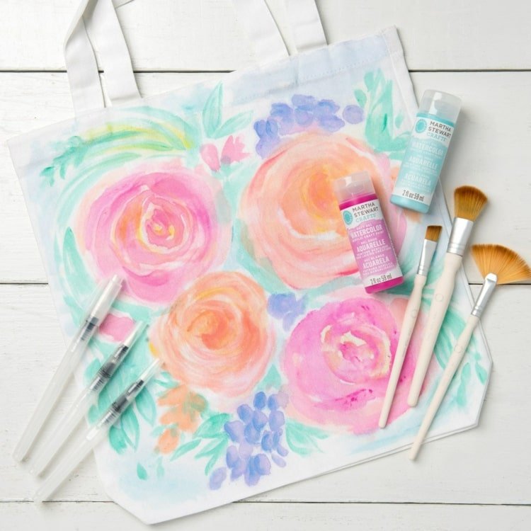 Romantiska akvarellbilder målar på säckväv för vackra shoppingpåsar