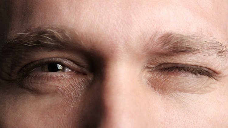 Muskelryckningar i ögat är vanligtvis ofarliga och inte farliga