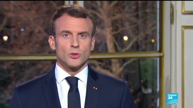 Emmanuel Macron TV -adress Rekonstruktion av Notre Dame