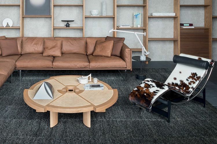 Kreativt soffbord med wieners korgverk och moderna möbler med retro stil