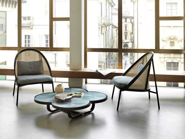 Klassiskt och modernt i möblerna kombineras för en unik atmosfär
