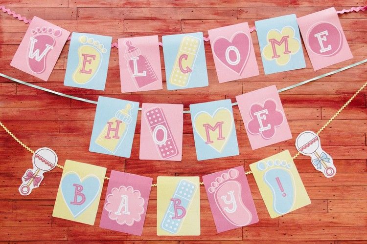 Välkommen babybanner som dekoration för mottagning hemma efter födseln