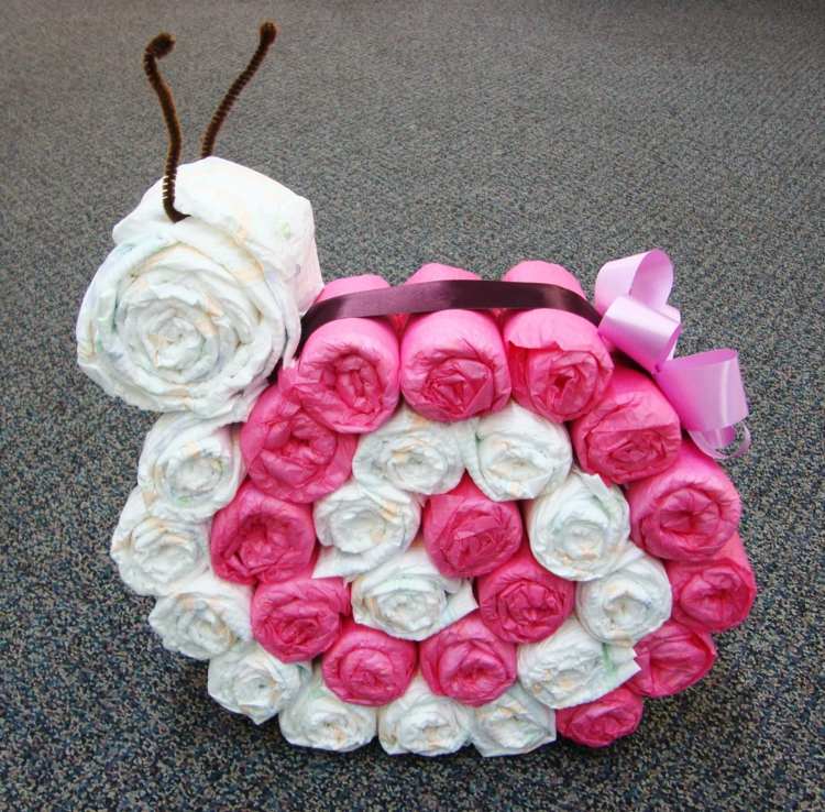 Blöjkaka-gör-det-själv-snigel-lätt-pyssel-rosa-vit-snigelskal