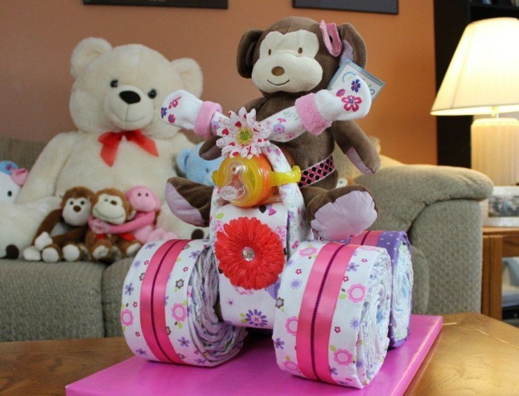 Blöjtårta-gör-det-själv-traktor-inspiration-färger-diy-present-baby shower