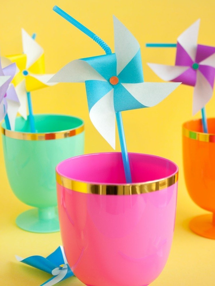 Pinwheel-tinker-idéer-papper-sugrör-barn-fest-födelsedag-rosa-blå-färgglada