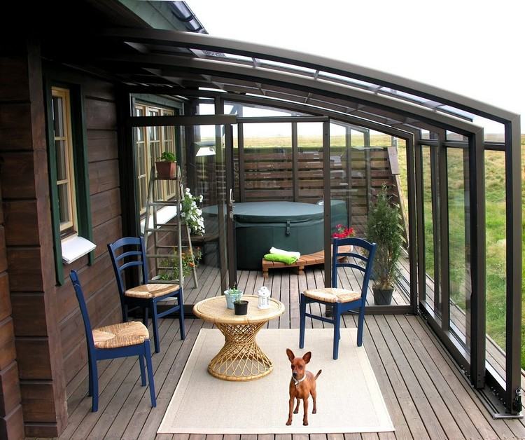 vindskydd-terrass-tak-glas-väder skydd-hund