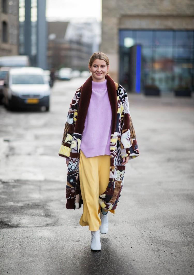 Vinteroutfit i pastellfärger överdimensionerade outfits modetrender 2021