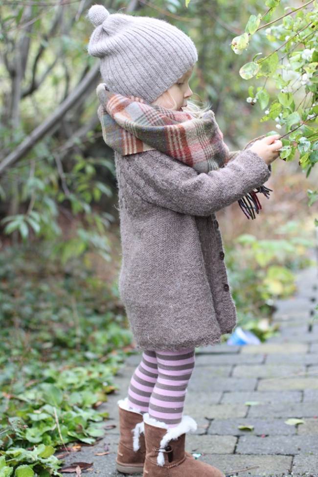 vinterrock-stickad-hatt-stickad-halsduk-design-för-små-tjejer