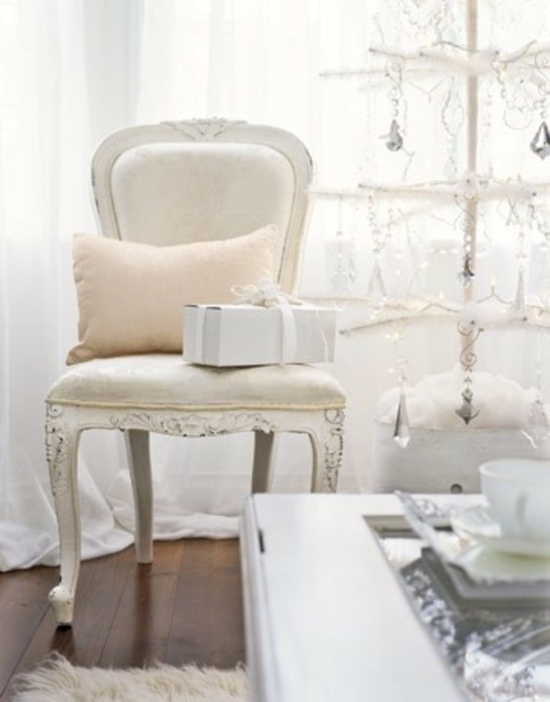 vit-kunglig-stol-vinter-vardagsrum