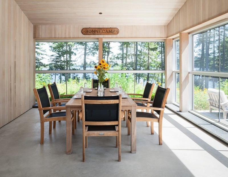 Vinterträdgård-modern-möblerad-trä bordsstol-träram