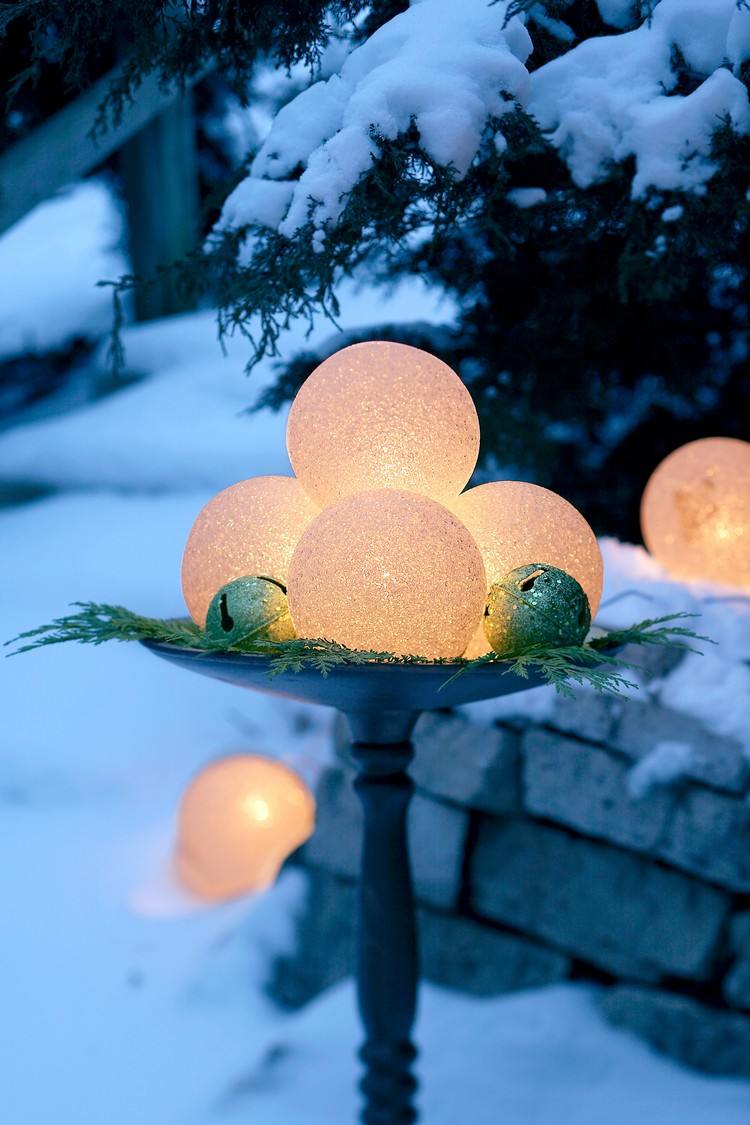Dekoration i januari för trädgård LED -lampor med frosteffekt och klockor