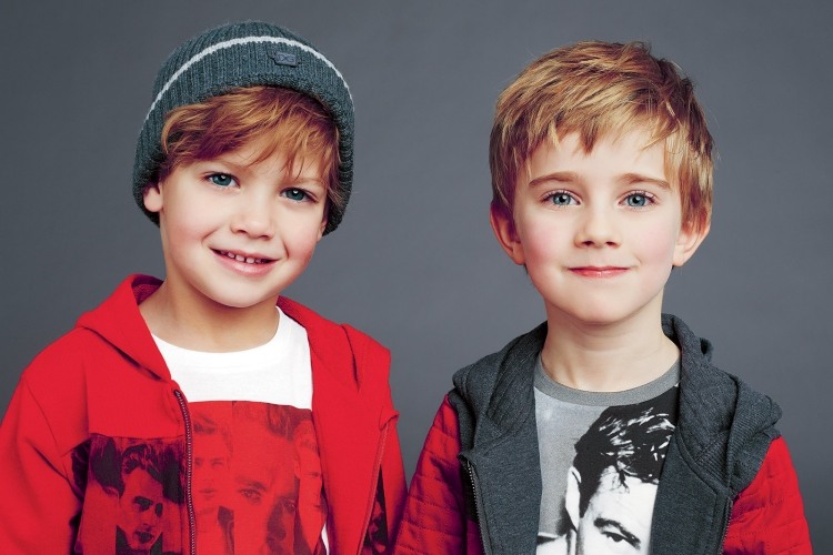 vinter-mode-2015-små-pojkar-röd-grå-kombination