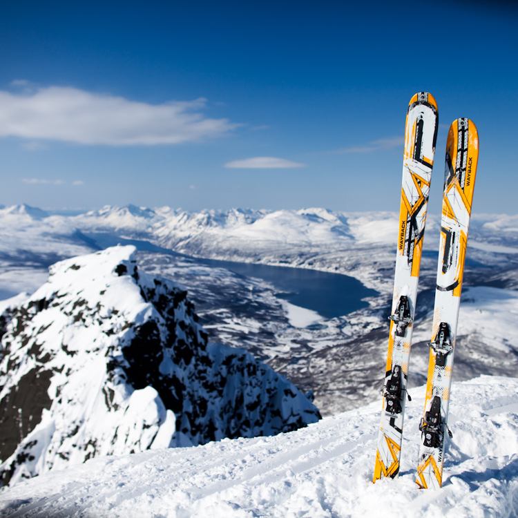 Vintersport för nybörjare -tips-skidsemester-skidåkning-snö-berg