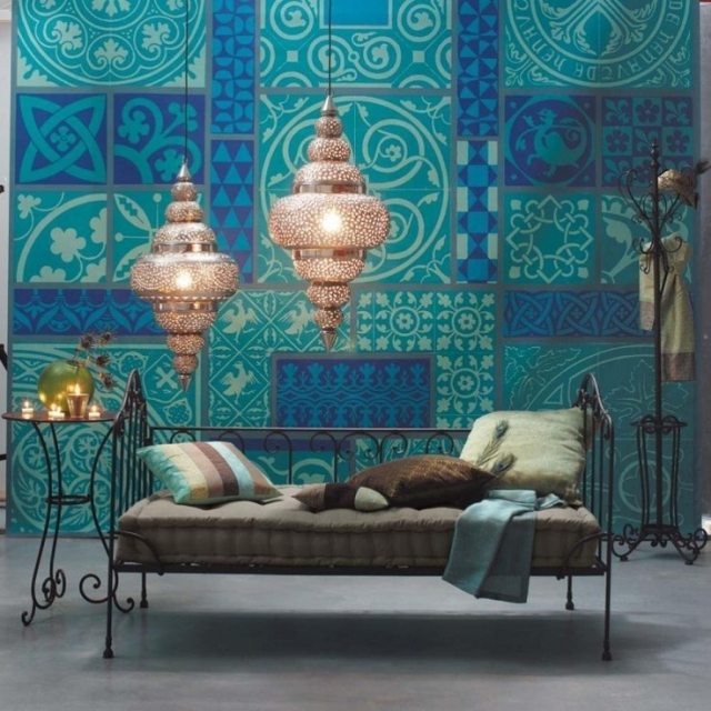 Inred i marockansk stil tapet hängande lampor metall bänk