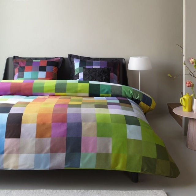 Sovrums sängkläder-färger skapar rymdeffekt-färg pixelerade