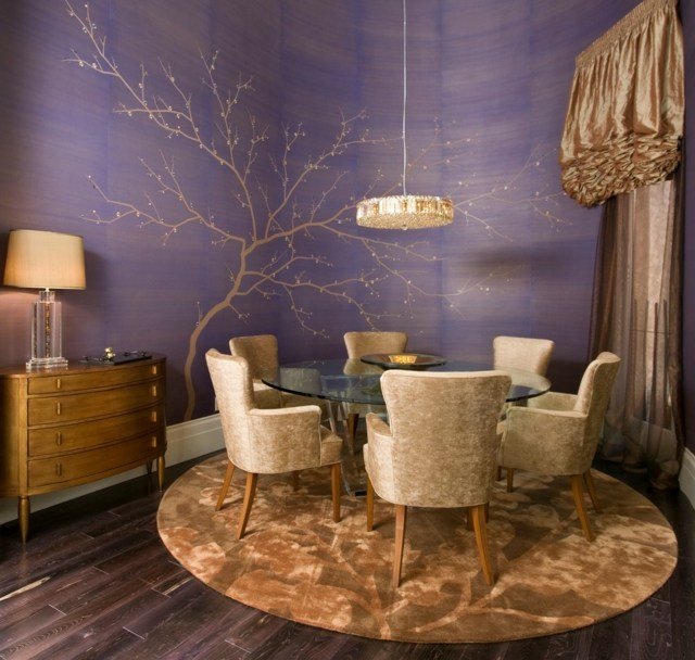 klassiska vardagsrumsdesignidéer väggfärg lila väggstencelträd
