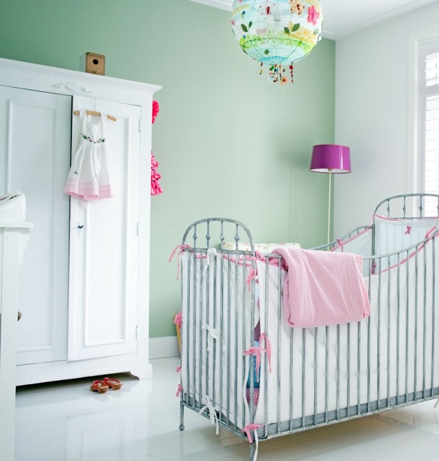 Delikat-väggar-grön-påminner-om-färgen-på-glass-idéer-för-väggar-baby-rum