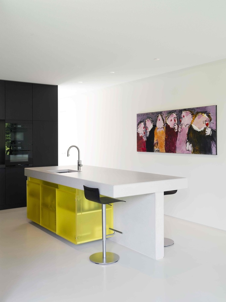 bor en nivå modernt kök minimalistisk vit svart gul