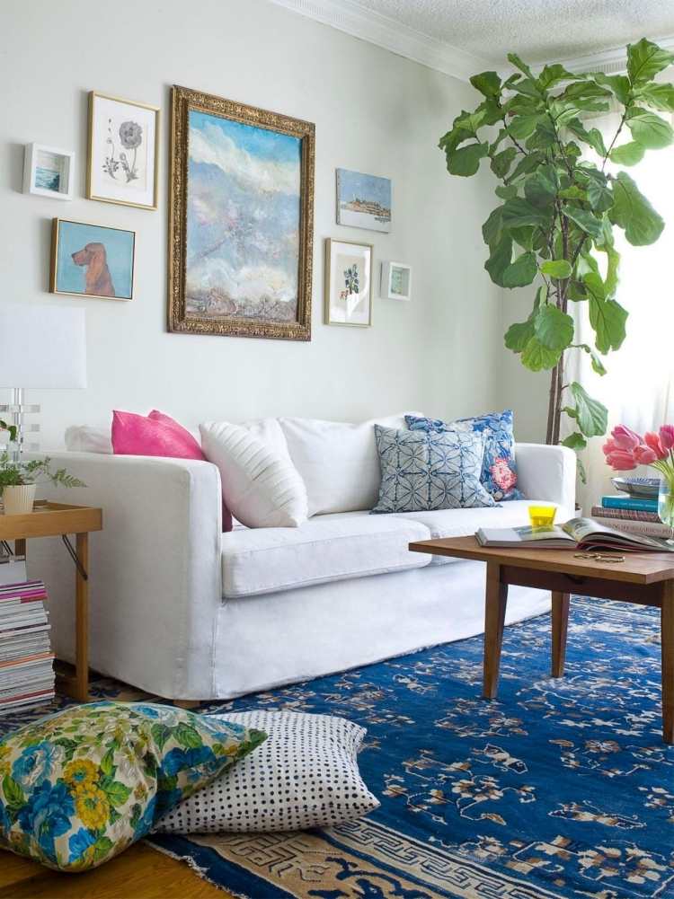 hippie-chic-living-mattan-blå-soffa-kudde-bilder-soffbord-ljus-mysig