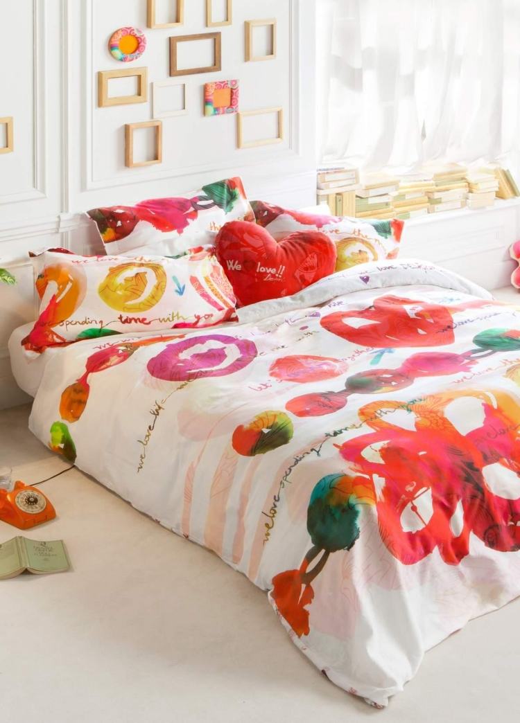 hippie-chic-living-white-sovrum-sänglinne-säng-vit-blomma-mönster-fönster-böcker-desigual
