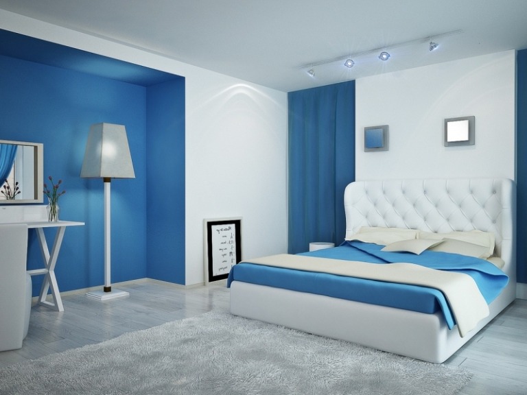 levande-blå-vit-modern-sovrum-säng-stoppad-sänggavel-matta-mjuk-väggfärg