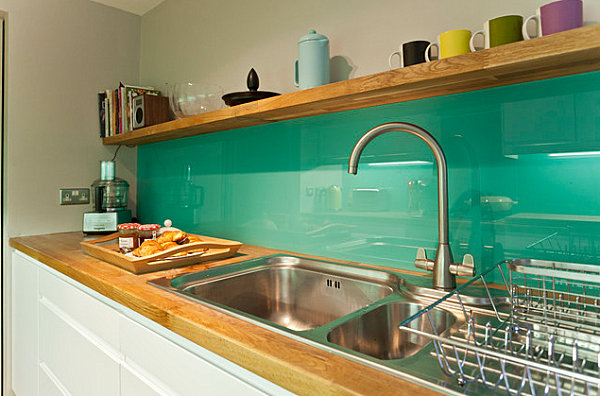 Kök splashback smaragdgrön färgdesigntrender