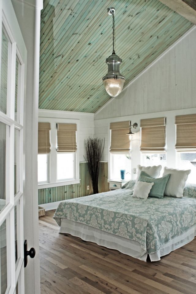 Living-idéer-för snedtak-sovrum-strand-stil-trä balk tak-patina effekt