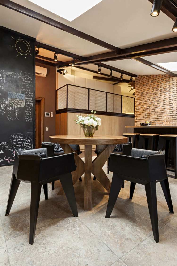 levande-idéer-svart-matbord-stolar-trä-grå-kakel-golv
