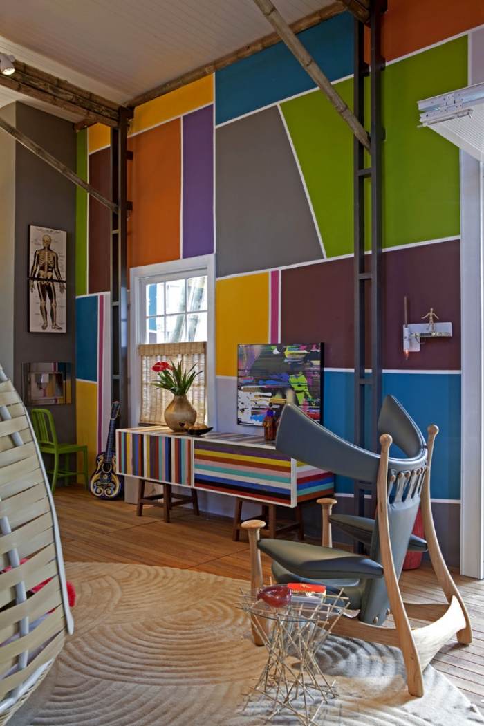 Living-idéer-målning-färger-färgglada-ytor-vardagsrum-skänk-design