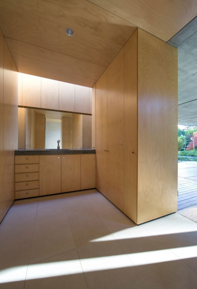 Wirra-Willa-Pavilion-litet-utrustat-kök-plywood-ljus-golv-sandsten-kakel