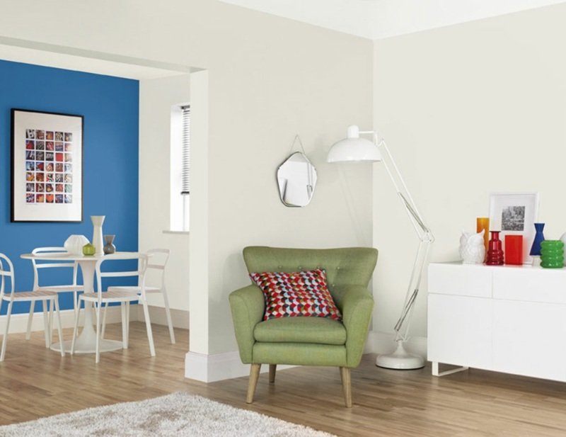 Vardagsrumsdesign-färg-vardagsrum-ljusblått-vitt-grönt