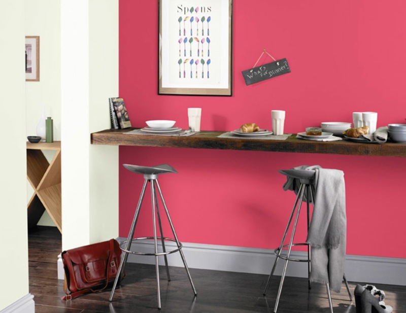 Vardagsrumsdesign-färger-rosa-ecru-färg-tvåfärgad vägg