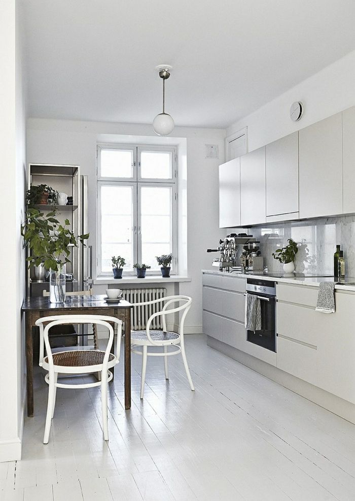 kök skandinaviskt vitt bordsugn köksskåp snyggt