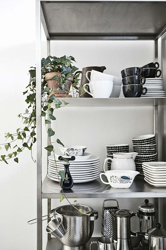 hylla köksrätter skandinavisk design växt lägenhet