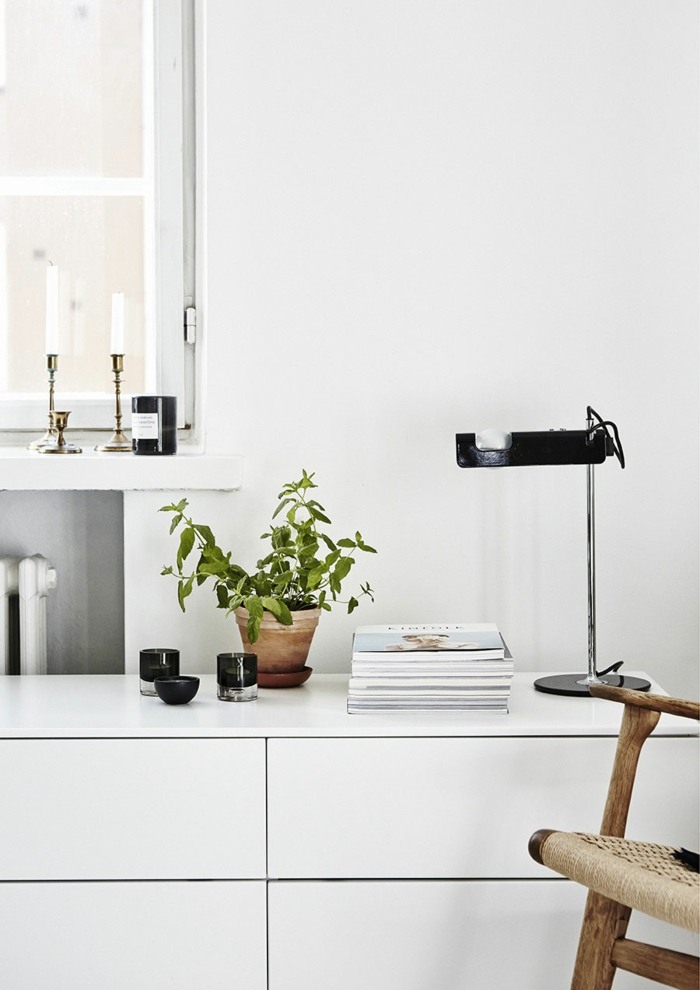 lägenhet design vit skänk växt bordslampa finland