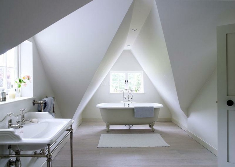 lägenhet-inredning-badrum-fristående-badkar-retro