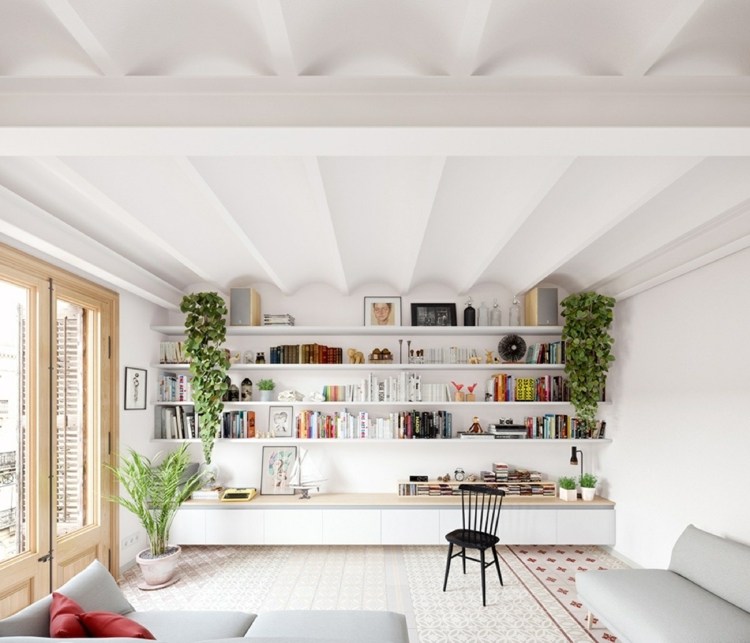 design-lägenhet-välvt-tak-vitt-levande vägg-hylla-lowboard