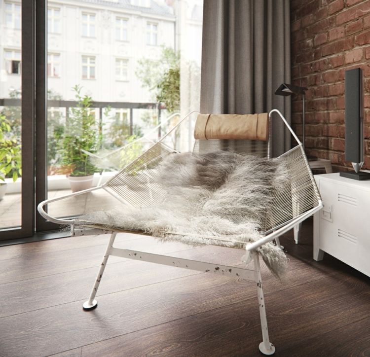 design lägenhet klassisk-möbler-stol-vit-metall-shabby-päls