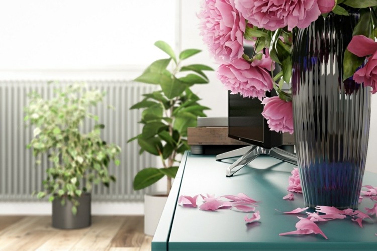 Design lägenhetskänk-ljusblå-blommor-rosa-växter-deco-idé