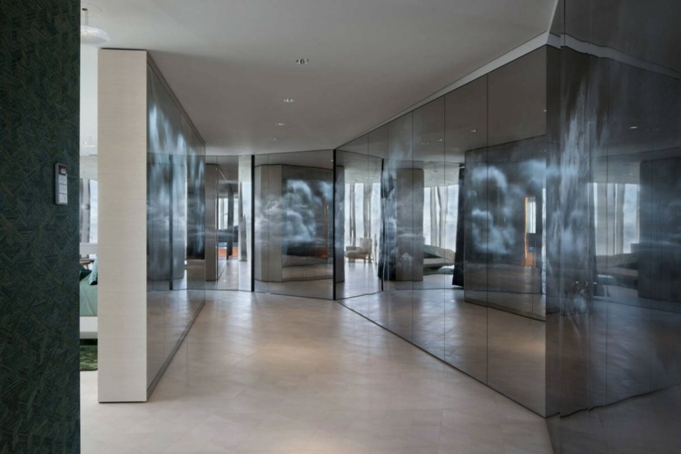lägenhet färgglada interiör accenter moln effekt spegel