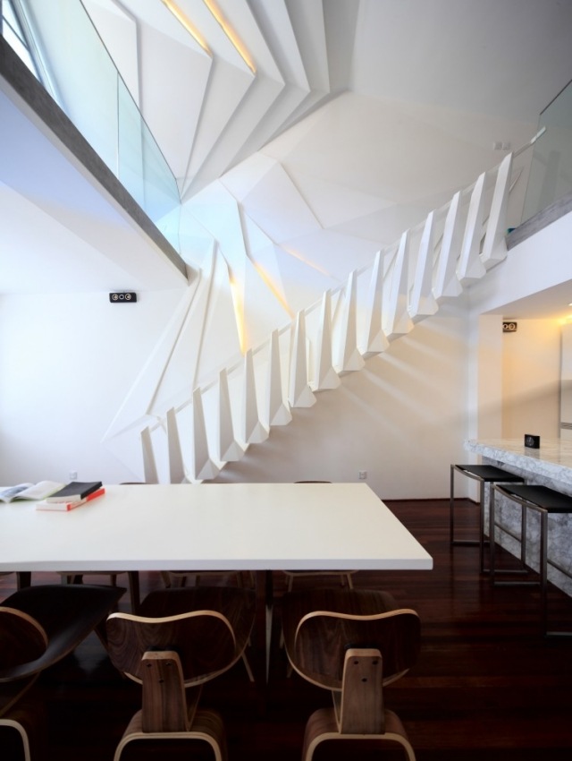öppet köksdel interiör stor vit vägg bygga golvstol bord