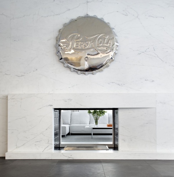 modernt bioetanol öppen spis marmor vägg vardagsrum