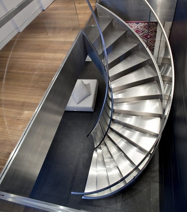 modern-rostfritt stål-spiraltrappa-lägenhet-interiör-New-York