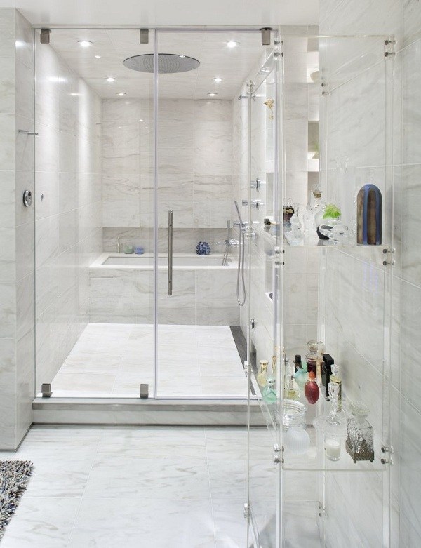 inbyggd dusch-glas-hytt-vit-badrum