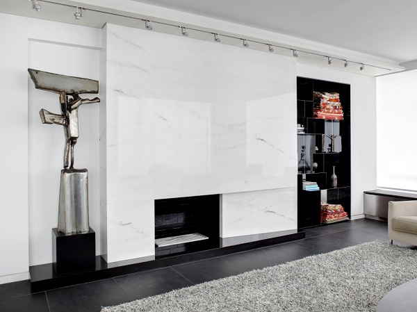 Vardagsrum-marmor-öppen spis-lyxig lägenhet