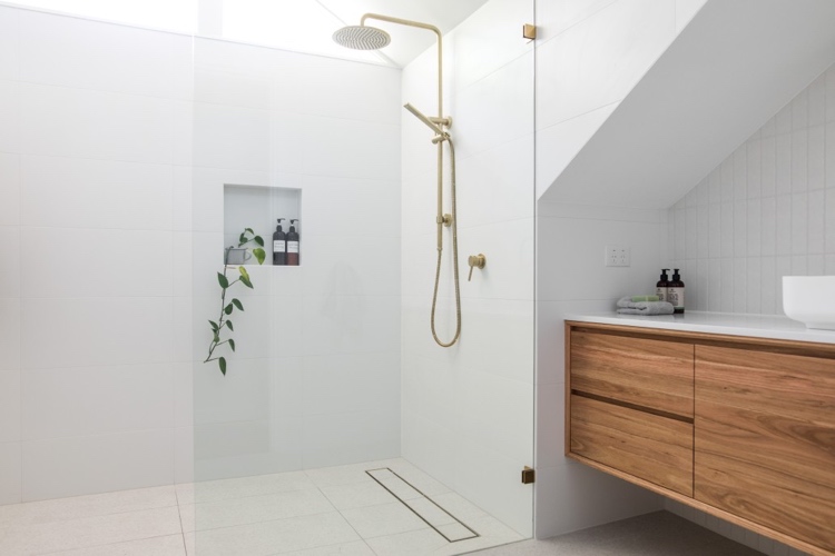 Modernisera lägenhet Renovera badrum med duschzon